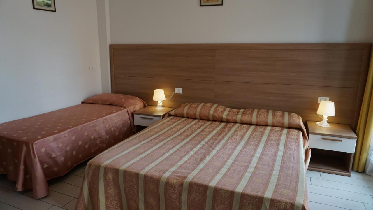 Hotel Ideal Sottomarina Esterno foto
