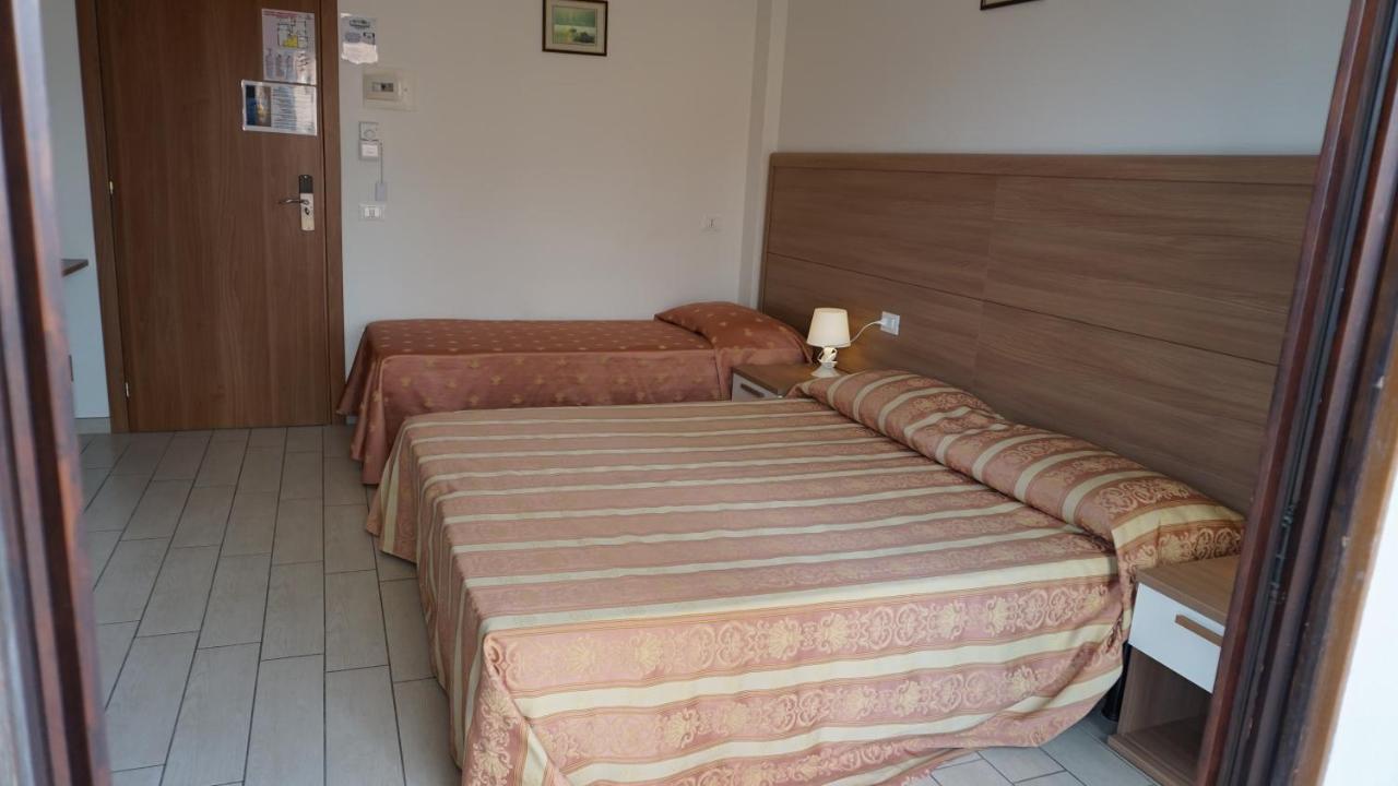 Hotel Ideal Sottomarina Esterno foto