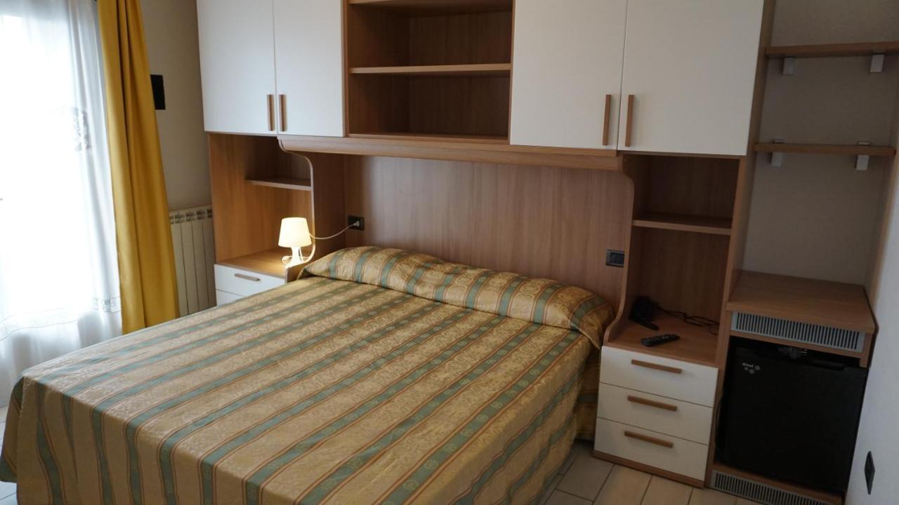 Hotel Ideal Sottomarina Esterno foto