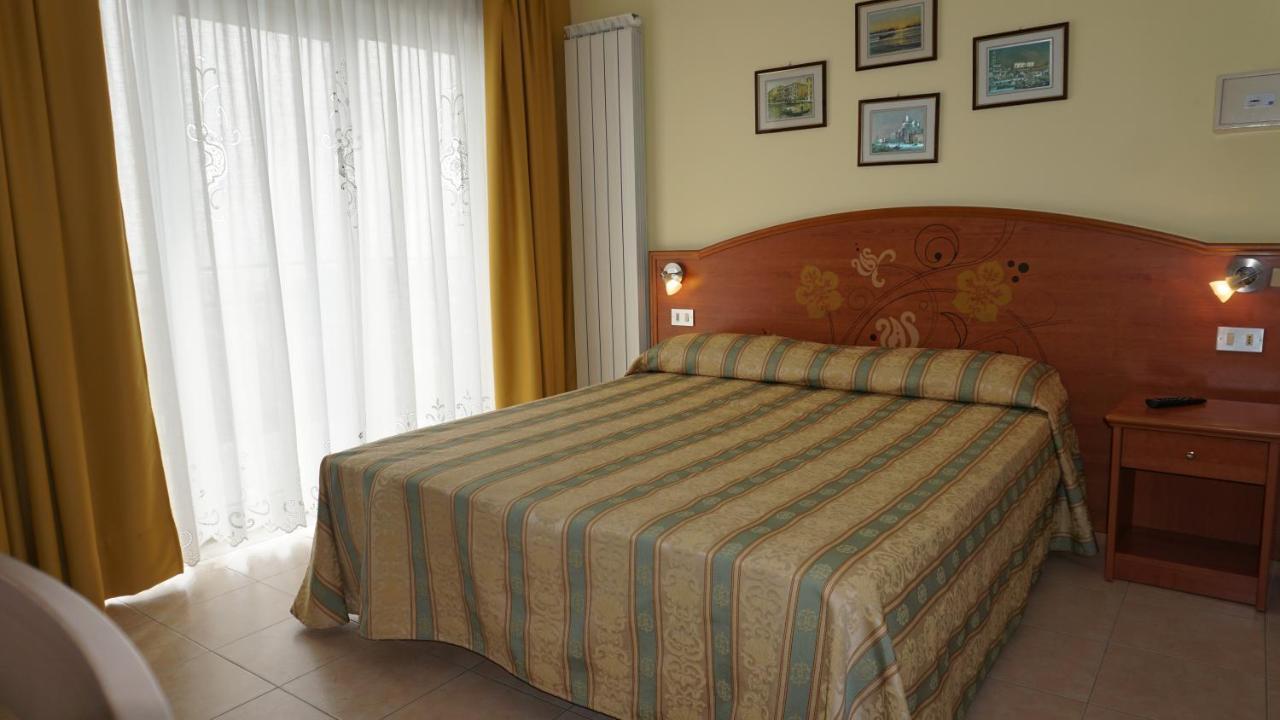 Hotel Ideal Sottomarina Esterno foto