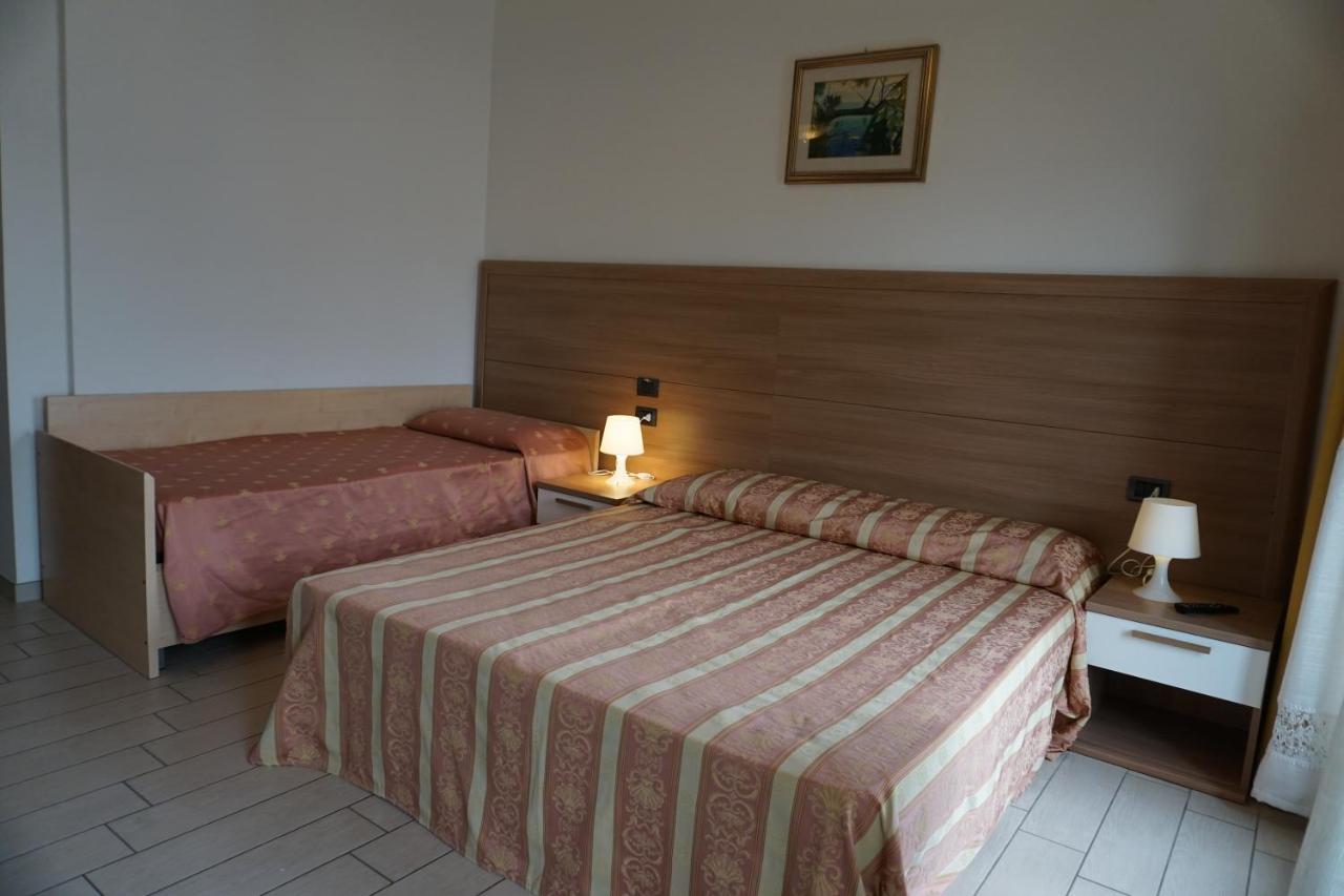 Hotel Ideal Sottomarina Esterno foto