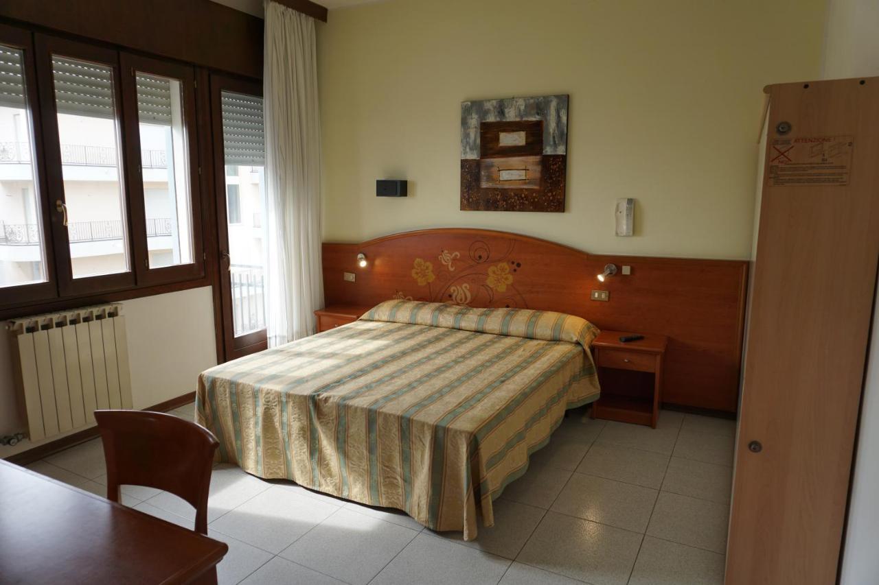 Hotel Ideal Sottomarina Esterno foto