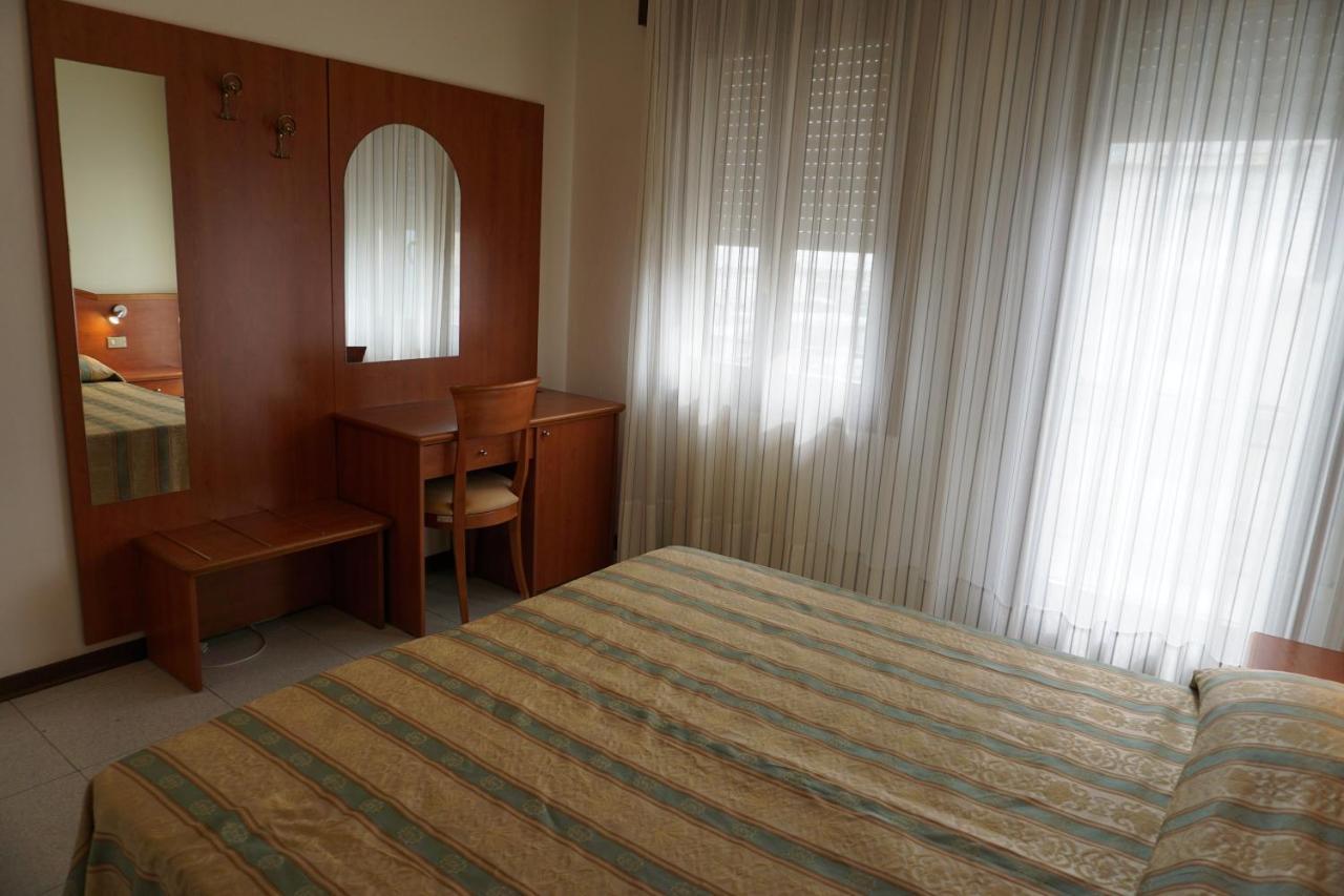 Hotel Ideal Sottomarina Esterno foto