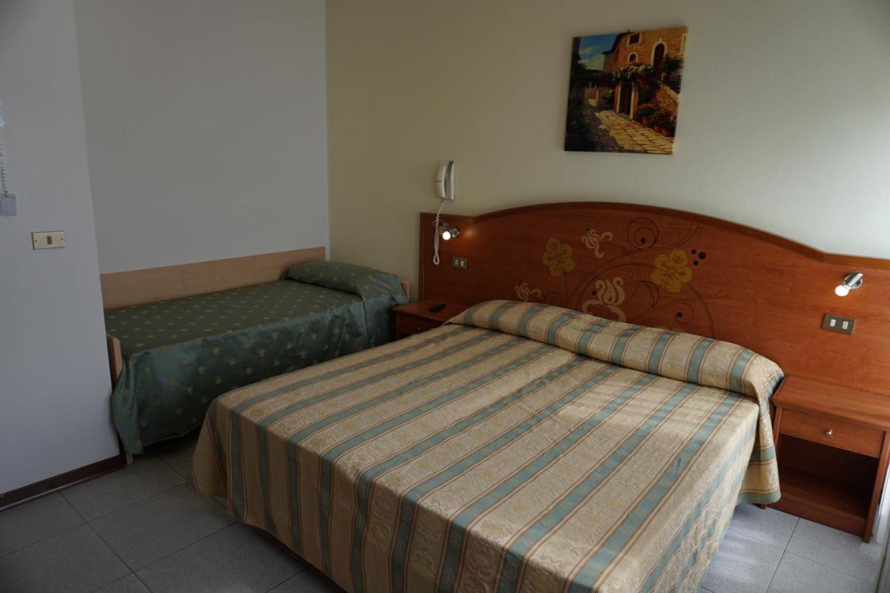 Hotel Ideal Sottomarina Esterno foto