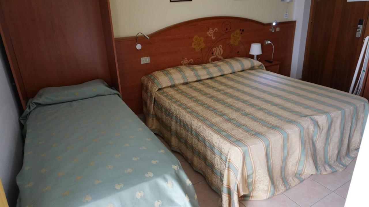 Hotel Ideal Sottomarina Esterno foto