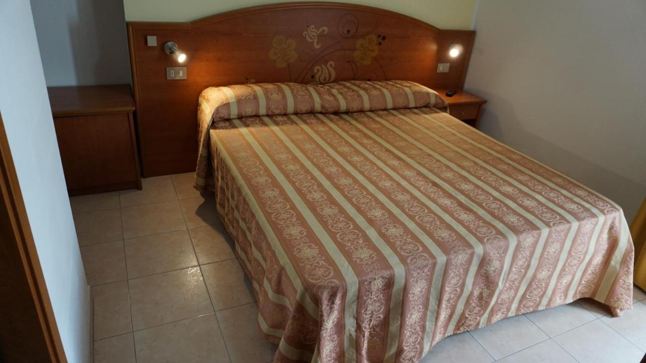 Hotel Ideal Sottomarina Esterno foto