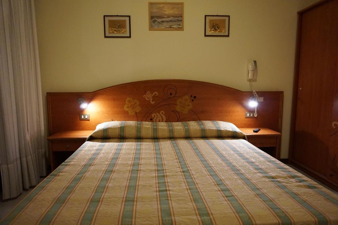 Hotel Ideal Sottomarina Esterno foto