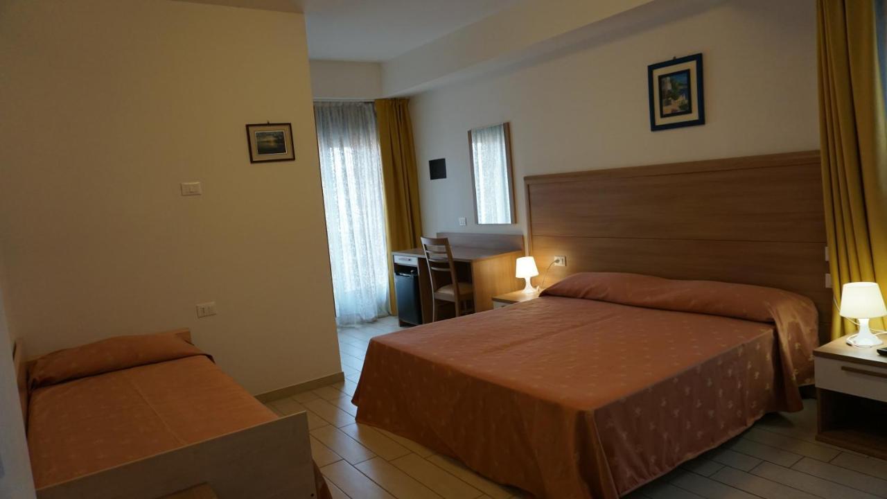 Hotel Ideal Sottomarina Esterno foto