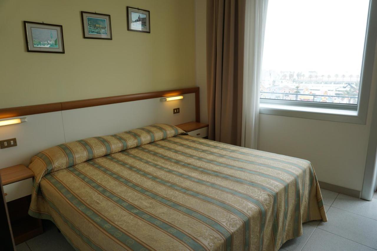 Hotel Ideal Sottomarina Esterno foto