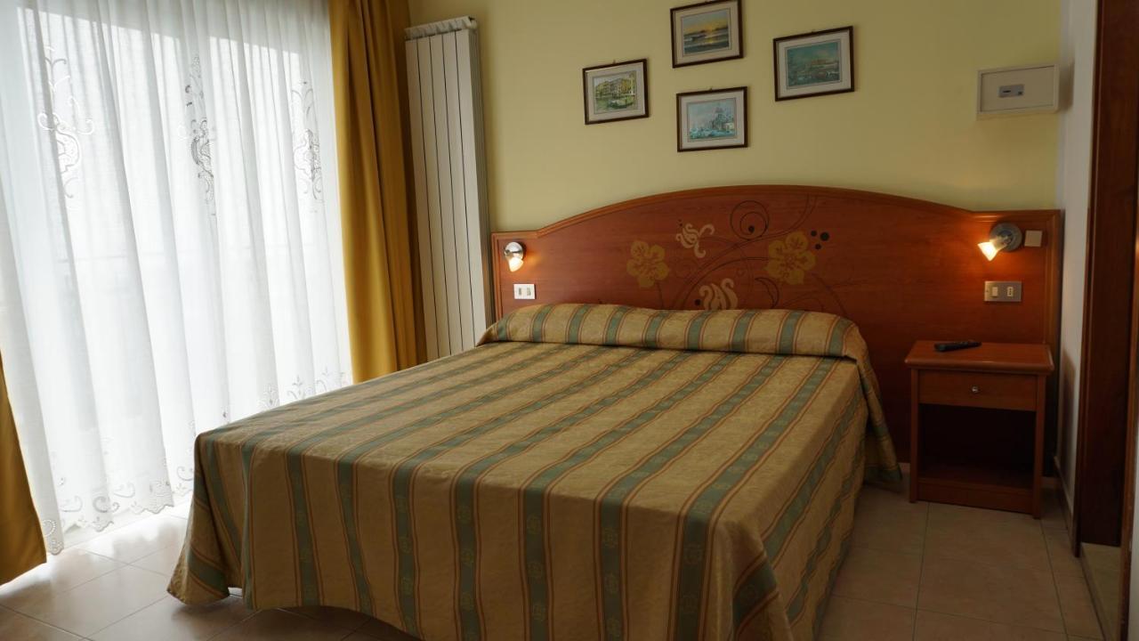 Hotel Ideal Sottomarina Esterno foto