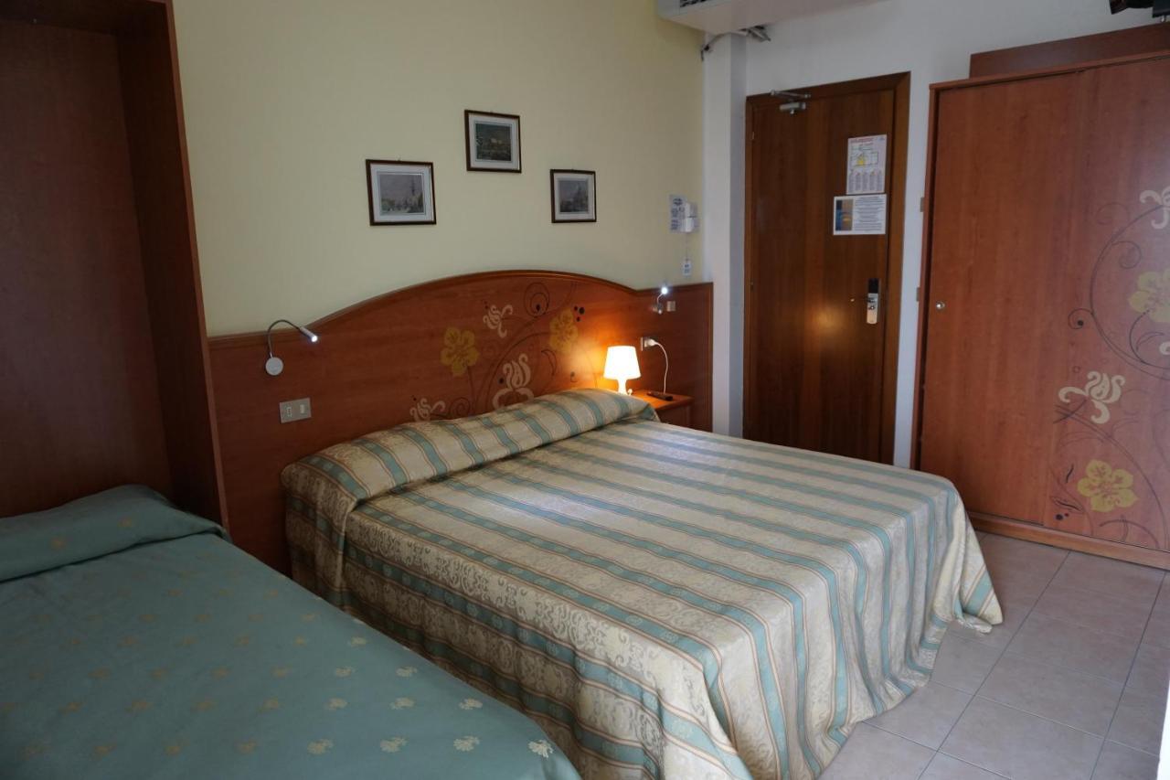 Hotel Ideal Sottomarina Esterno foto