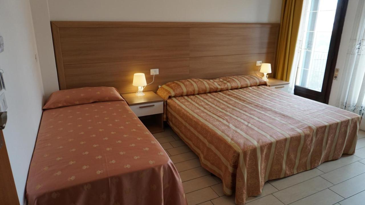 Hotel Ideal Sottomarina Esterno foto