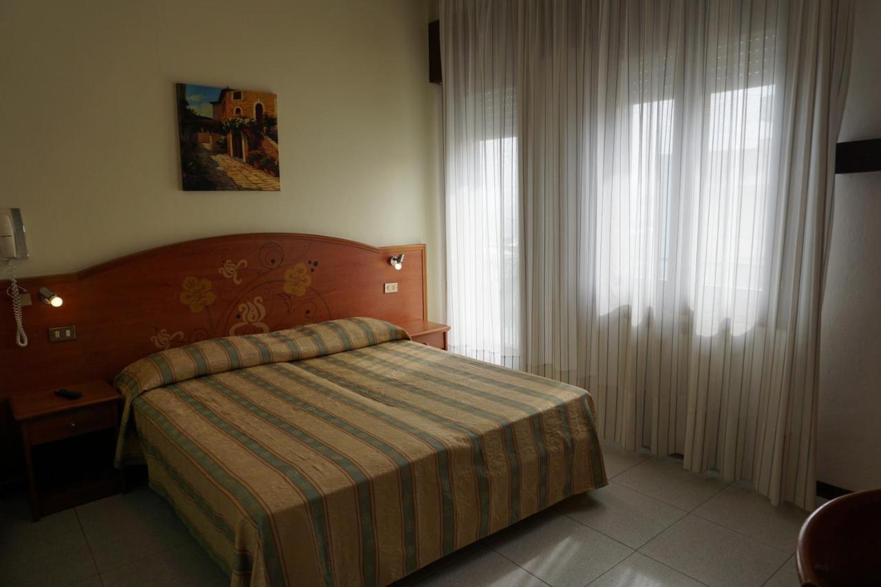 Hotel Ideal Sottomarina Esterno foto