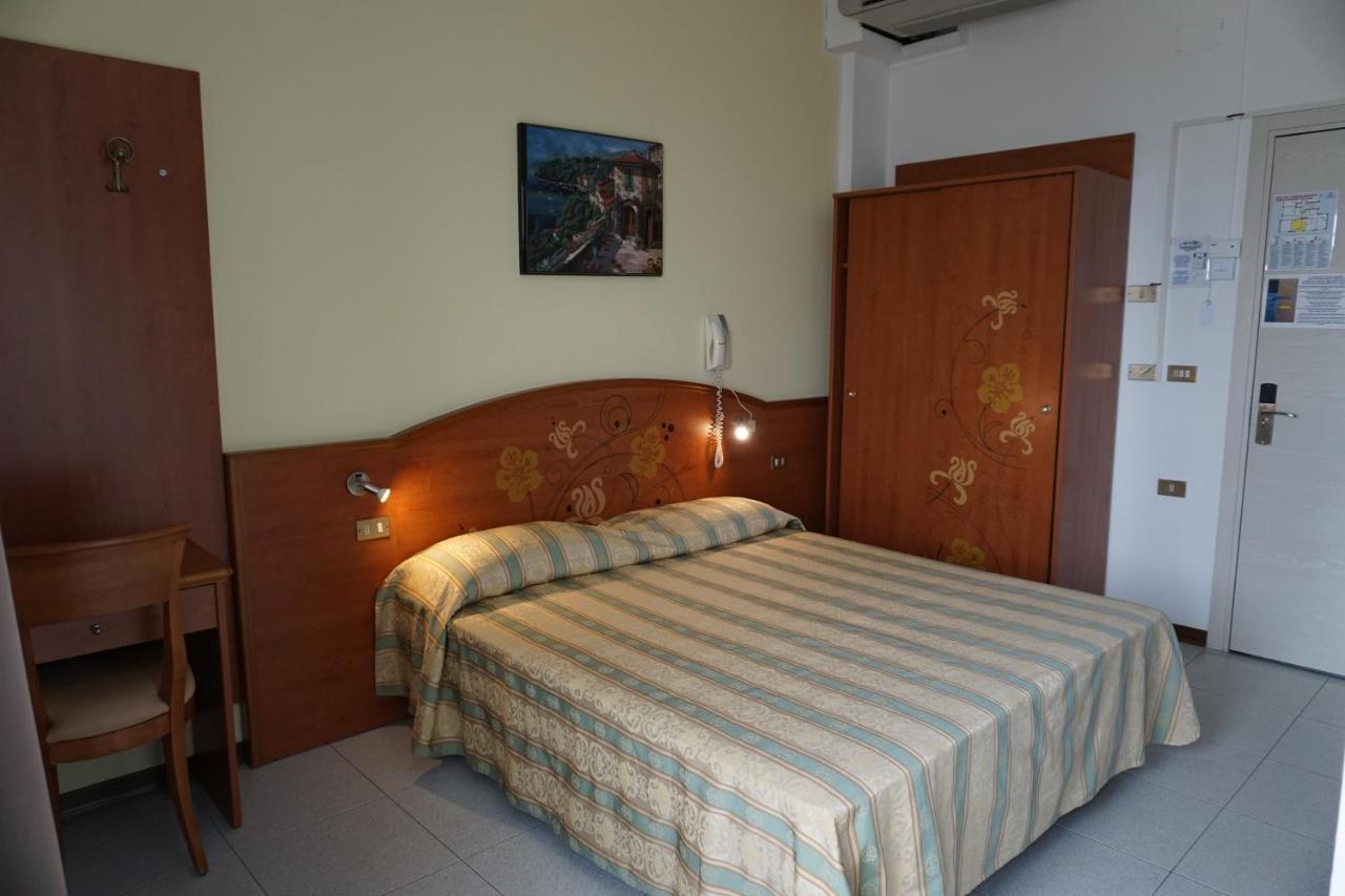 Hotel Ideal Sottomarina Esterno foto